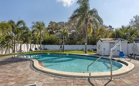 Refurbished Studio With Pool And Parking